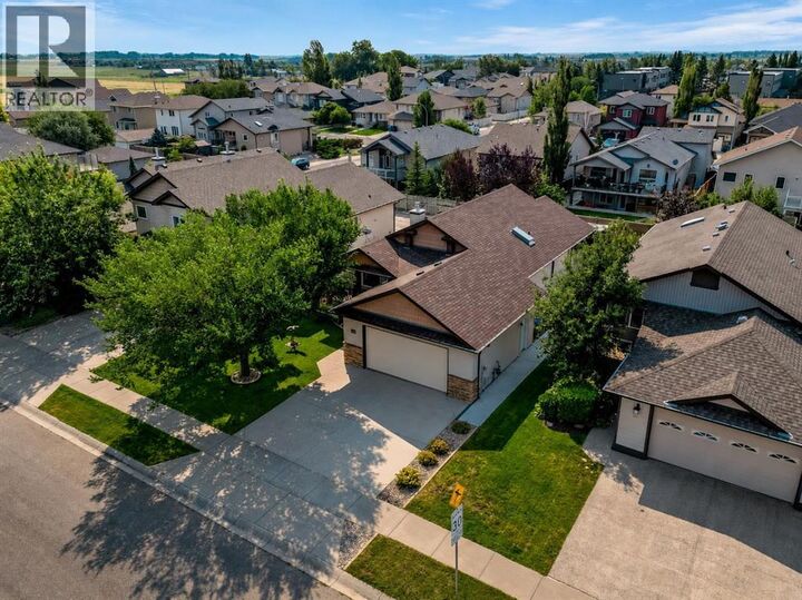 Property Photo:  236 Southgate Boulevard South  AB T1K 5C3 