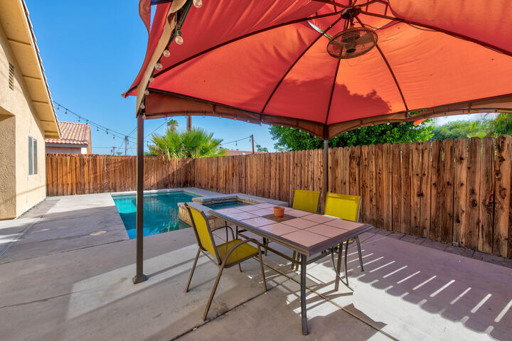 Property Photo: 52580 Avenida Navarro CA 92253