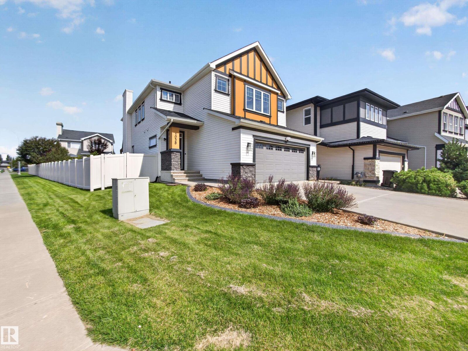 Property Photo:  1038 Secord Promenade Promenade NW  AB T5T 4N3 