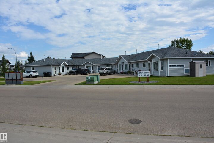 Property Photo:  5831 46 Street 5  AB T7N 7N0 