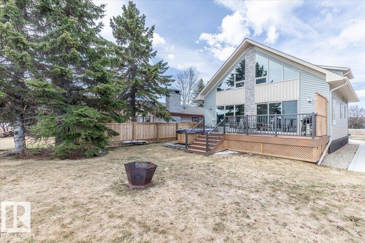 Property Photo: 33 Lakeshore Dr AB T0C 2V0