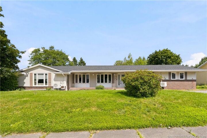 98 Firwood Crescent — photo 1
