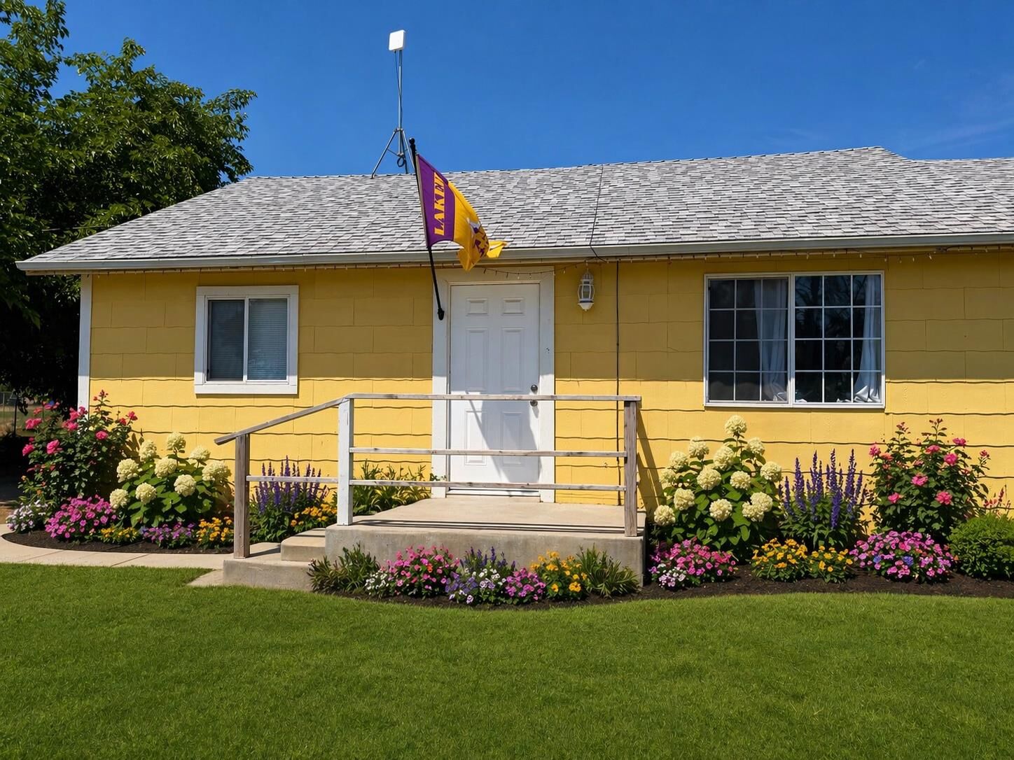 Property Photo: 22518 E Lincoln Ave CA 93654