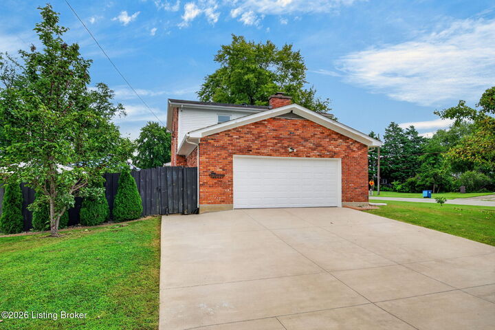 Property Photo: 4209 Manner Gate Dr KY 40220