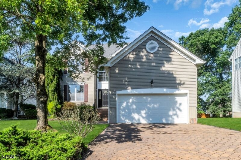 Property Photo:  10 Sutton Ct  NJ 08807 