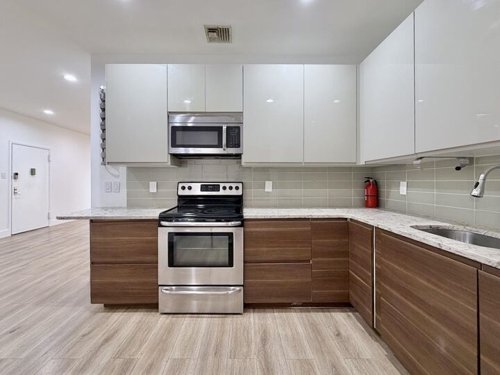 Property Photo:  75 Liberty Ave D11  NJ 07306 