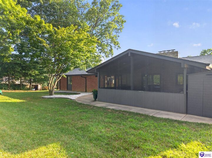 Property Photo:  221 Cherokee Boulevard  KY 42701 