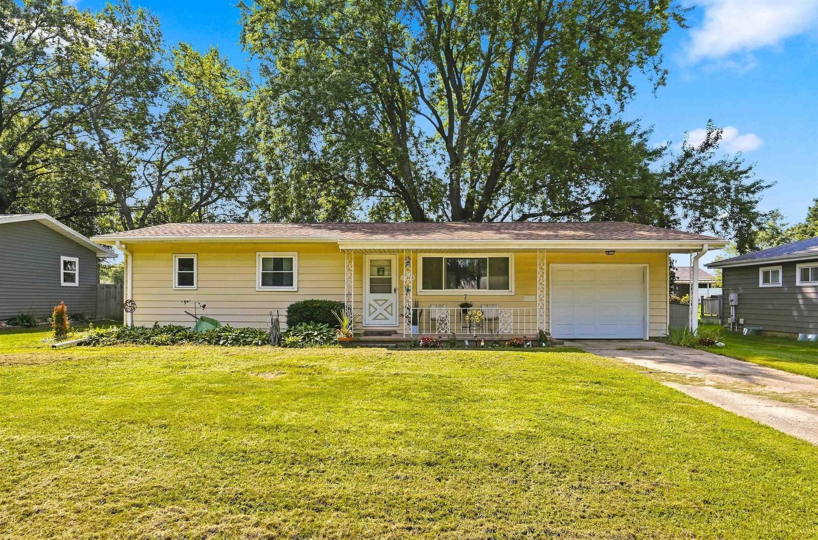 Property Photo:  1015 Greenfield Ave.  IA 50677 