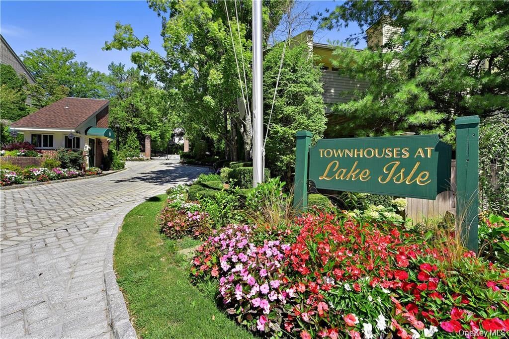 Property Photo:  40 Waterside Close  NY 10709 
