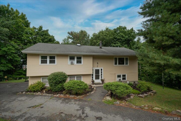 Property Photo:  30 Laura Road  NY 10950 