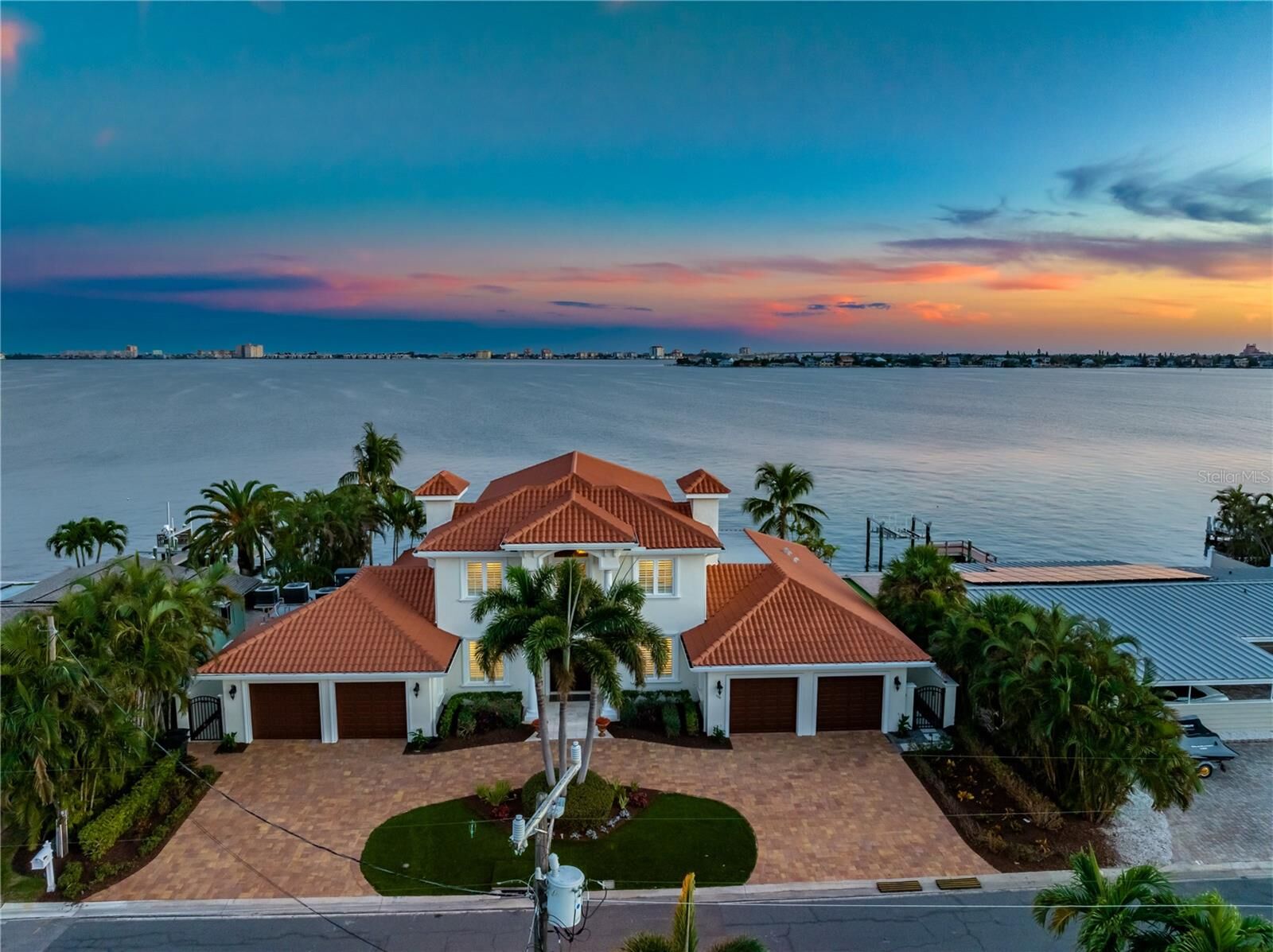 Property Photo:  504 55 Th Avenue  FL 33706 