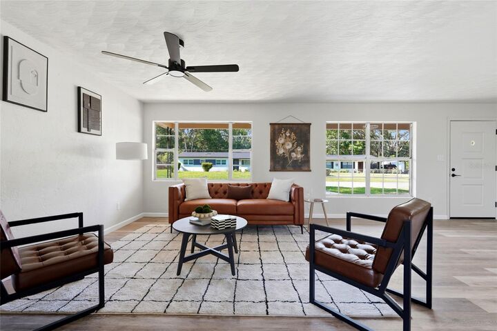 Property Photo: 1617 SE 14th Avenue FL 32641