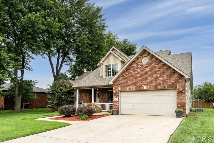 Property Photo:  1607 Amos Court  IL 62040 