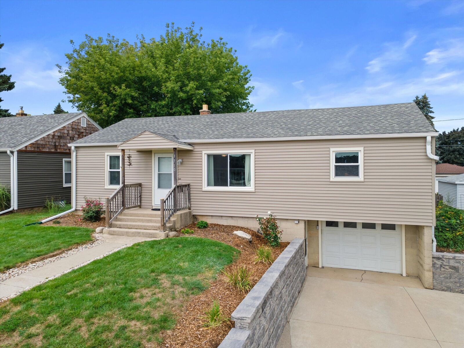 Property Photo:  1710 Michigan Ave  WI 53172 