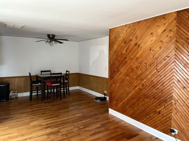 Property Photo: 1805 Jamestown Circle IL 60169