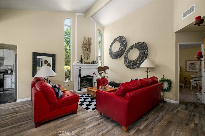 Property Photo: 41519 Avenida De La Reina CA 92592