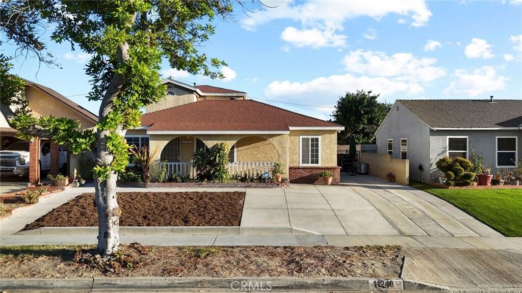 Property Photo:  11248 Foster  CA 90650 