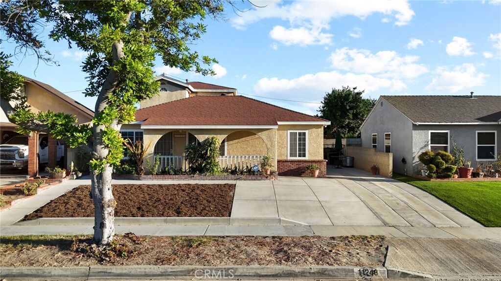 Property Photo:  11248 Foster  CA 90650 