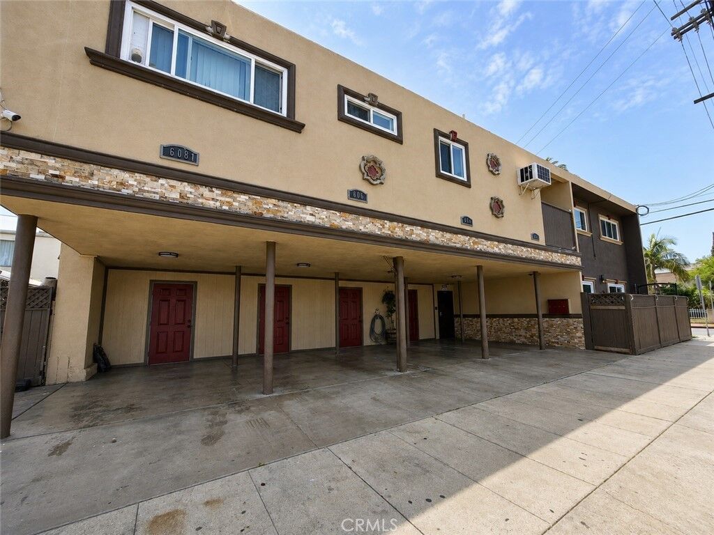 Property Photo: 1805 E 6th CA 90802