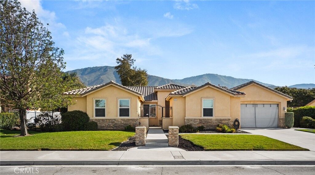 Property Photo:  3318 W Jeanette  CA 92407 