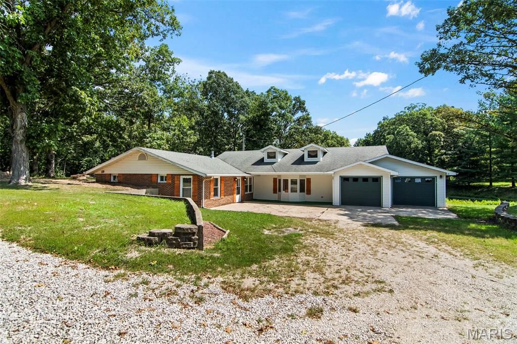Property Photo: 10292 Old Litchfield Trail IL 62056