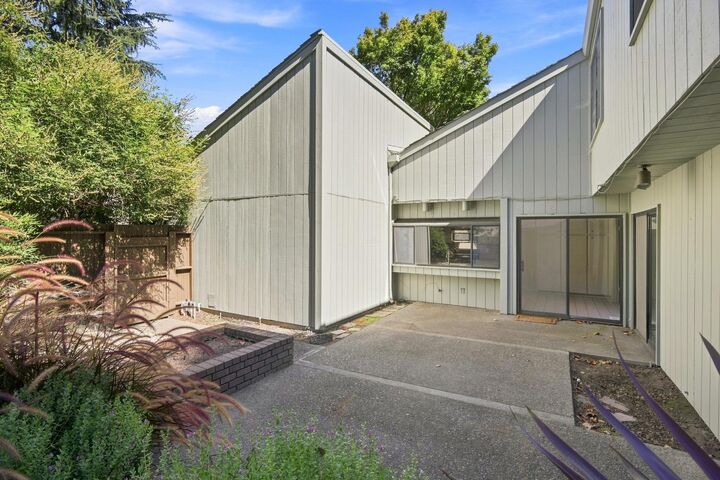 Property Photo: 800 Elmhurst Circle CA 95825