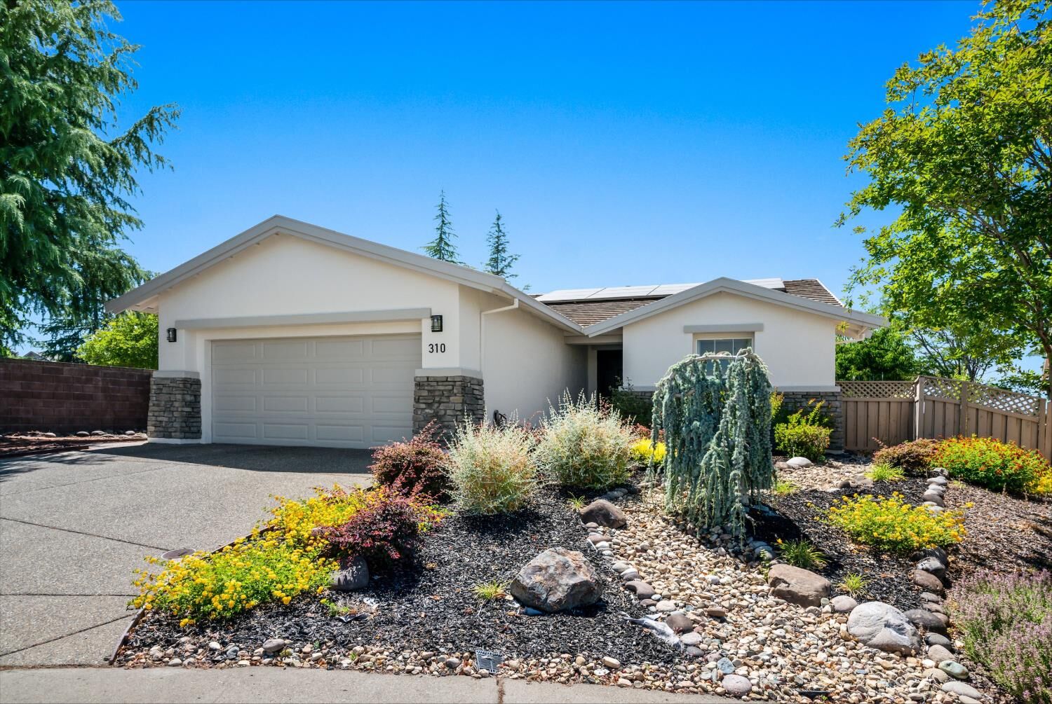 Property Photo: 310 Phoebe Court CA 95648