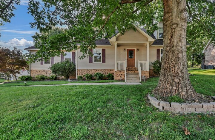 Property Photo: 1025 Hillshire Dr TN 37043