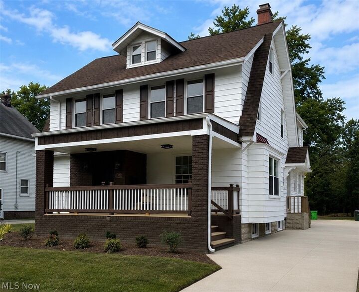 Property Photo: 1720 Beaconwood OH 44121