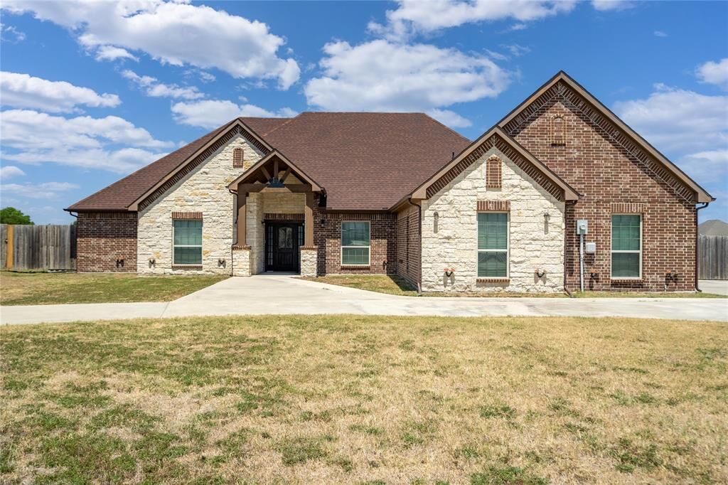Property Photo:  829 Meadow Lark Lane  TX 75154 