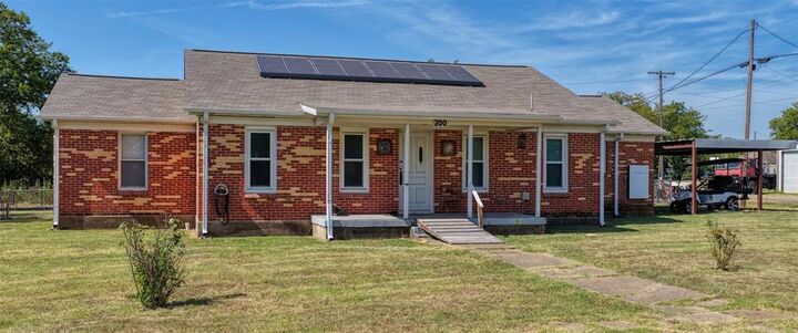 Property Photo: 200 E Crossmain TX 76670