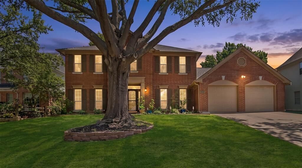 Property Photo: 1086 Woodbriar Drive TX 76051