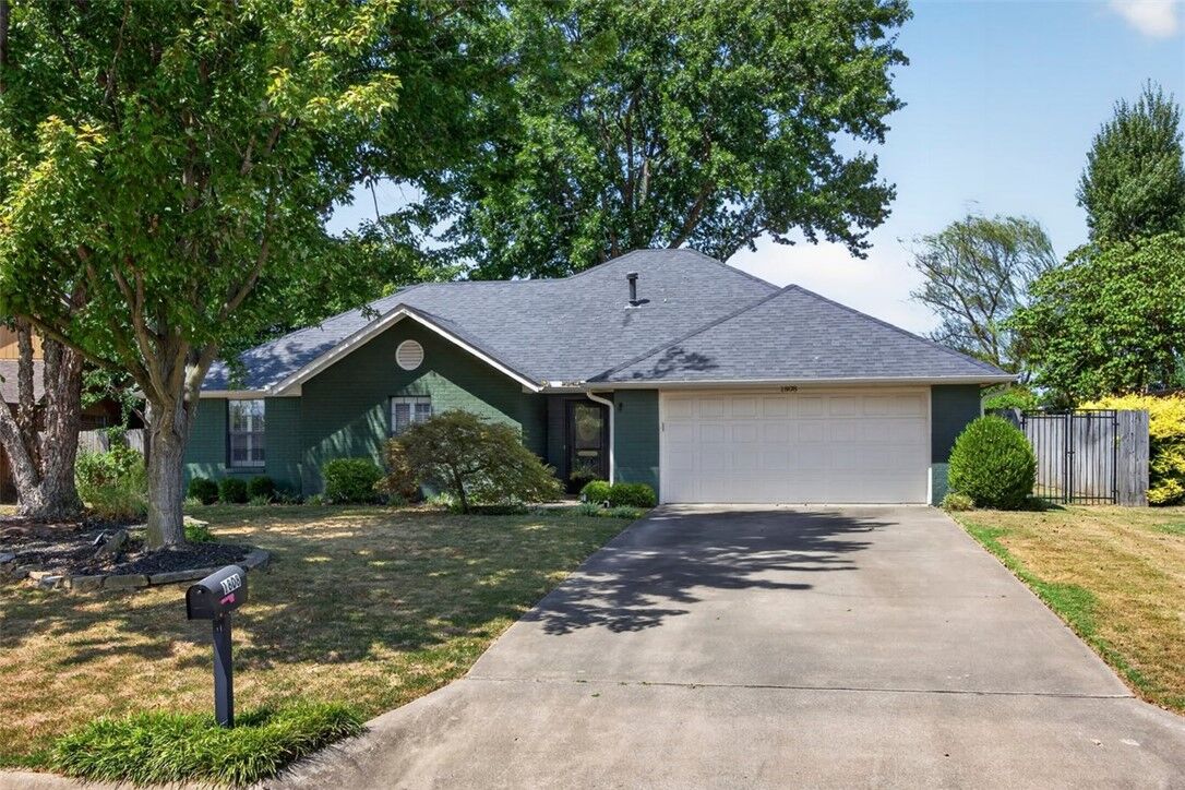 Property Photo:  1808 16th Street  AR 72758 