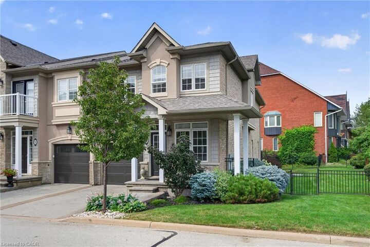 Property Photo:  31 Sunvale Place 8  ON L8E 4Z6 