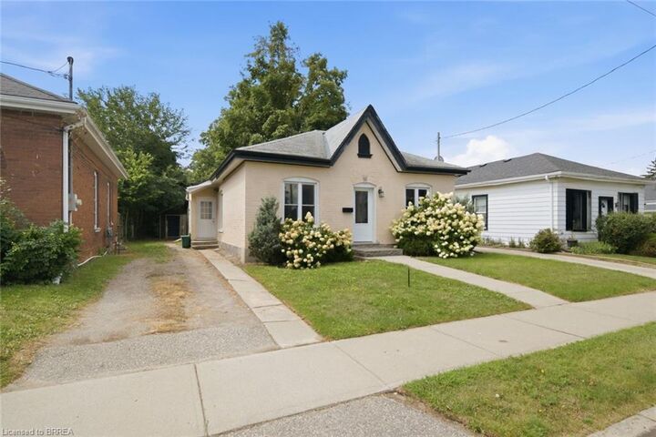 Property Photo:  82 St. George Street  ON N3R 1V4 