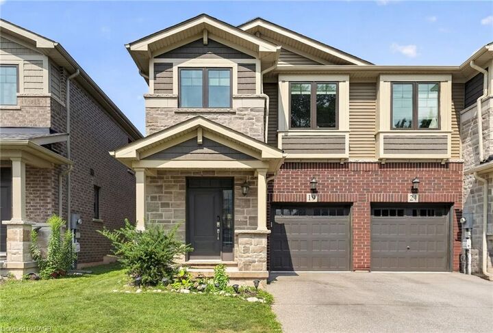 19 Willow Lane — photo 1