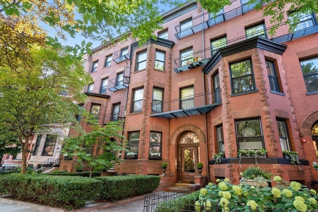 Property Photo:  400 Marlborough St 5  MA 02115 