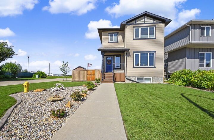Property Photo: 8642 72 Avenue AB T8X 0K6