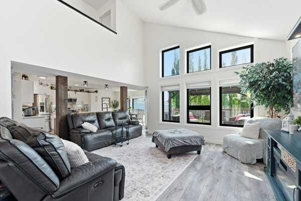 Property Photo:  13 Assinger Avenue  AB T4R 3L1 