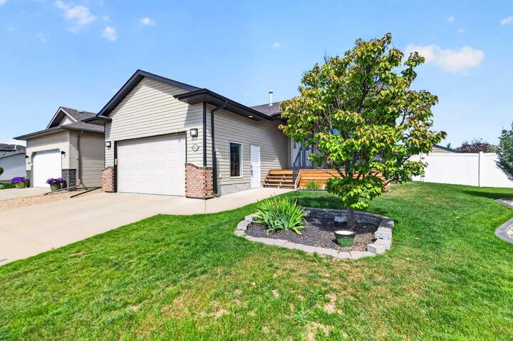 Property Photo: 400 Ramage Close 431 AB T4P 4B6
