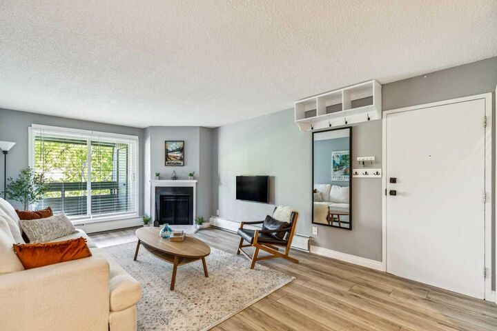 Property Photo: 315 Southampton Drive SW 8302 AB T2W 2T6