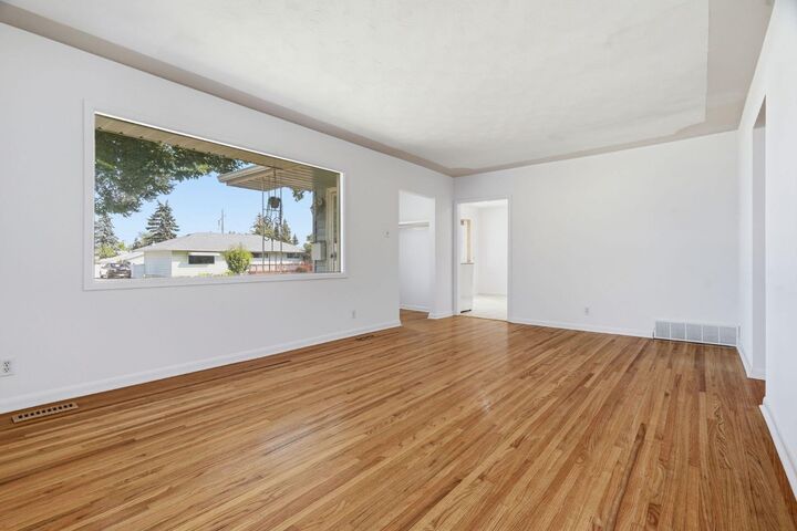Property Photo: 100 Westminster Drive SW AB T3C 2T1