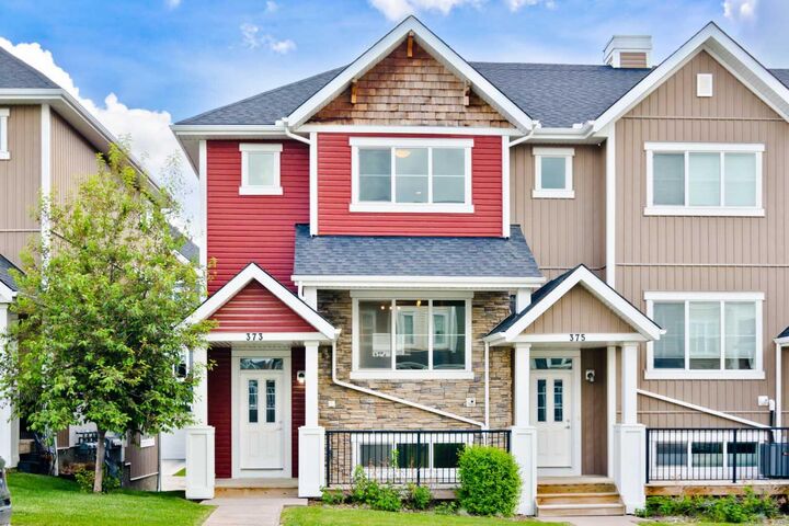 Property Photo: 373 Nolancrest Heights NW AB T3R 0Z9