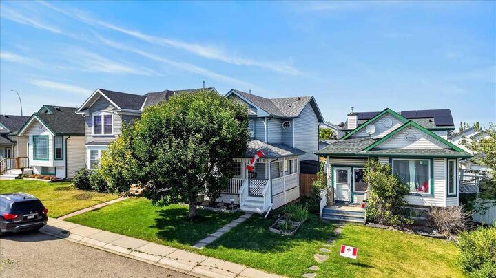 Property Photo: 95 Hidden Point NW AB T3A 5P5