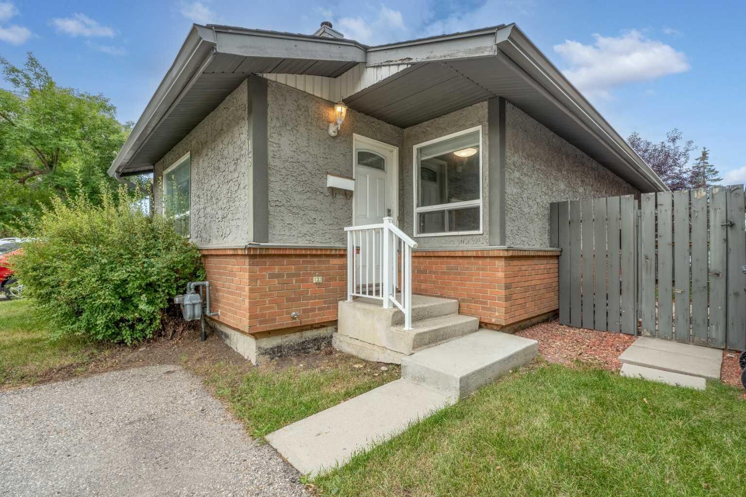 Property Photo: 7172 Coach Hill Road SW 16 AB T3H 1C8