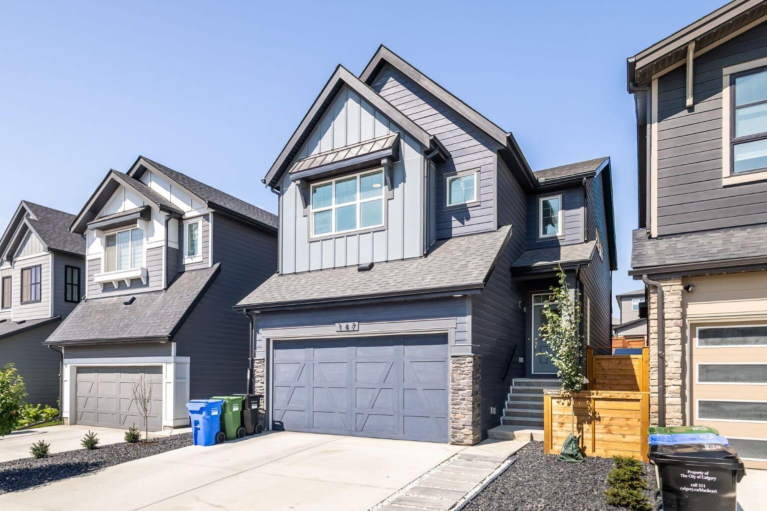 Property Photo:  147 Royston Rise NW  AB T3L 0K2 