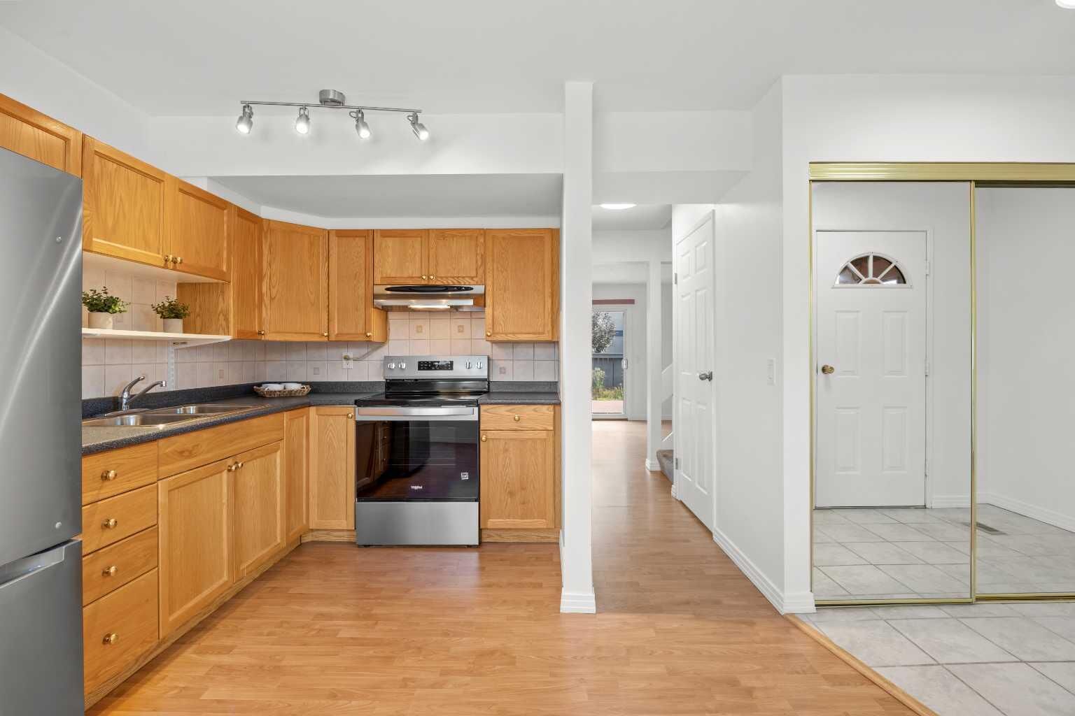 Property Photo:  6223 31 Avenue NW 605  AB T3B 3X2 
