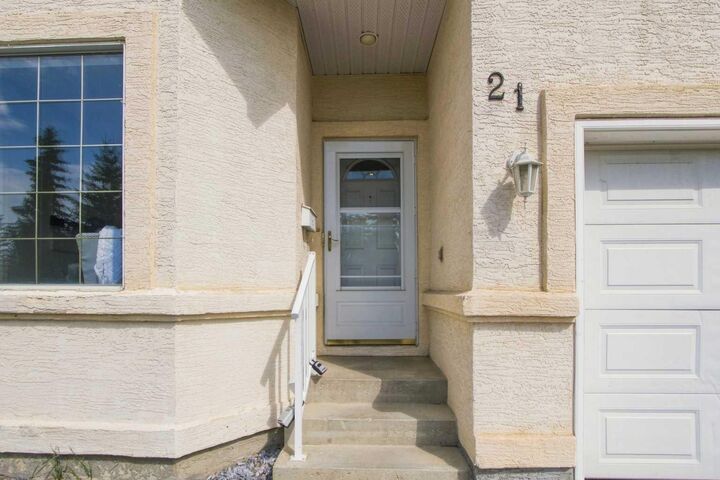 Property Photo: 21 Scimitar Heath NW AB T3L 2E1