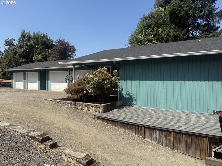 Property Photo: 575 S 70th St OR 97478