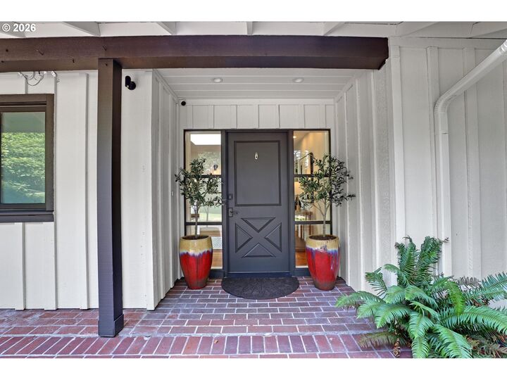 Property Photo: 4004 SW Scholls Ferry Rd OR 97221